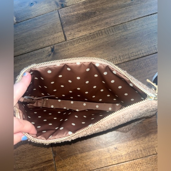 DOG MOM NWT Brown Sherpa Pouch - Picture 3 of 6